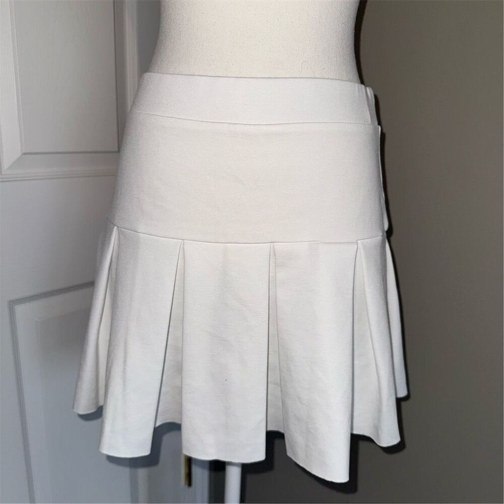 Lioness Women's Pleated White Mini Tennis Golf Preppy Skirt Size M Minimalist